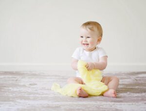 Bebekler ne zaman oturur? Bebekler kaç aylıkken oturmaya başlar?